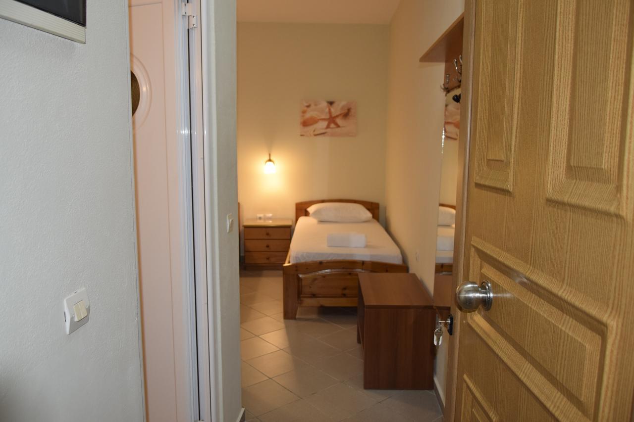 Zotos Apartment Himarë Extérieur photo